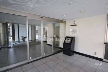 エントランスはオートロック付きです。