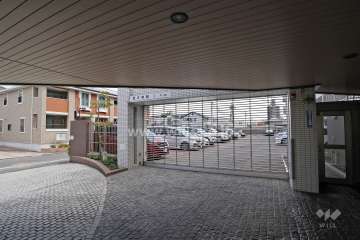 駐車場出入り口（ゲート付き）・敷地内駐車場（屋外平面式）