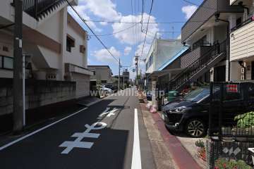 敷地北側の前面道路