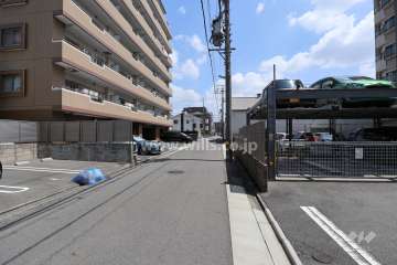 敷地南側の前面道路