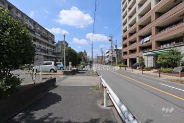 敷地南側の前面道路