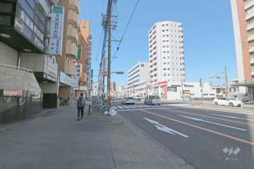 敷地北側の前面道路（東側から）