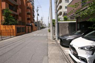 敷地北側の前面道路