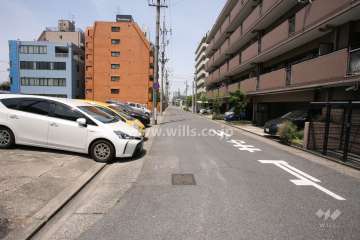 敷地南側の前面道路