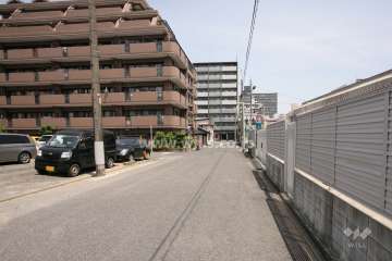 敷地東側の前面道路