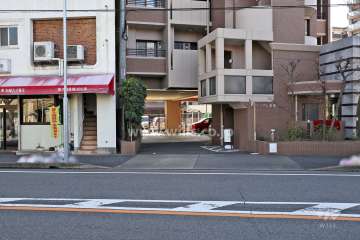 駐車場出入り口