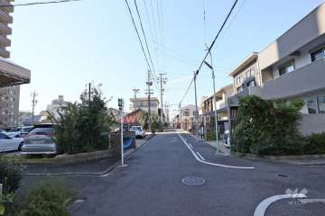 敷地北側の前面道路