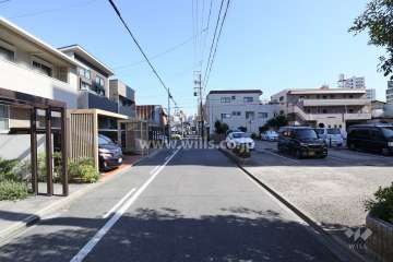 敷地北側の前面道路