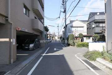 敷地東側の前面道路
