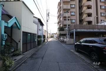 敷地東側の前面道路
