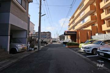 敷地南側の前面道路