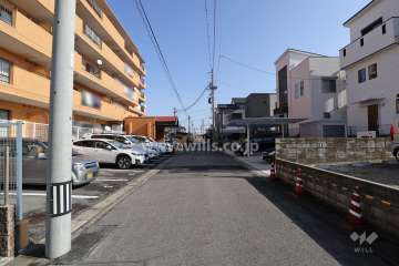 敷地南側の前面道路