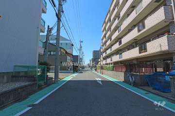 敷地南側の前面道路