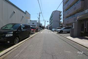 敷地東側の前面道路