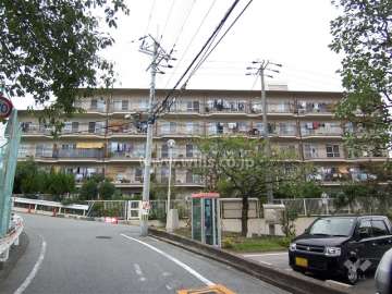 千里関大前コーポラスＡ棟の外観(南側から)