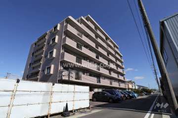 宝マンション楠第2の外観（南西側から）