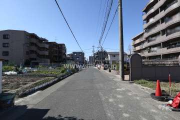 敷地南側の前面道路