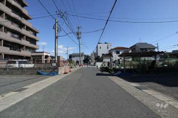 敷地南側の前面道路