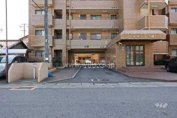 駐車場出入り口・敷地内駐車場（屋外平面式）