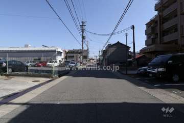 敷地北西側の前面道路