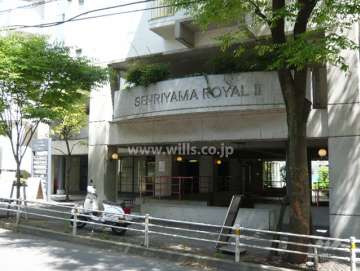 エントランス（店舗も入っています）