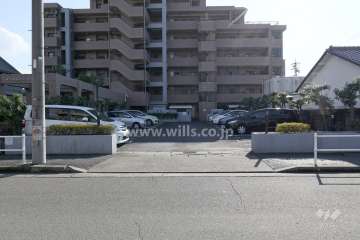 駐車場出入り口・敷地内駐車場（屋外平面式）