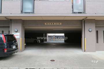 駐車場出入り口・敷地内駐車場（屋内平面式、屋外平面式）