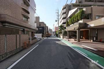 敷地東側の前面道路