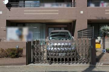 駐車場出入り口（ゲート付き）・敷地内駐車場（屋外平面式）