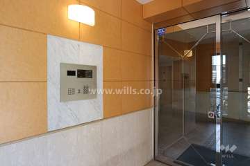 エントランスはオートロック付きです。