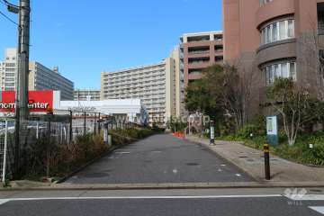 駐車場出入り口（ロボットゲート付き）