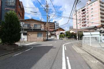敷地南西側の前面道路