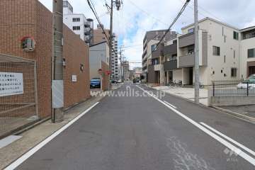 敷地北東側の前面道路