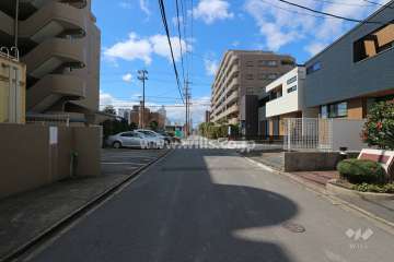敷地北東側の前面道路