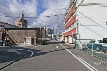 敷地南東側の前面道路