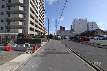 敷地南側の前面道路