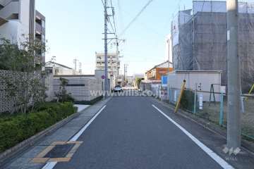 敷地北側の前面道路
