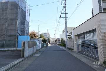 敷地北側の前面道路