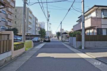 敷地北側の前面道路