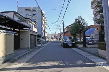 敷地北側の前面道路