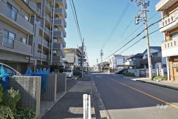 敷地北側の前面道路