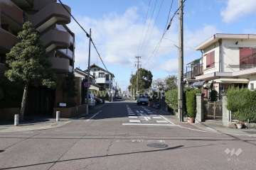 敷地北側の前面道路