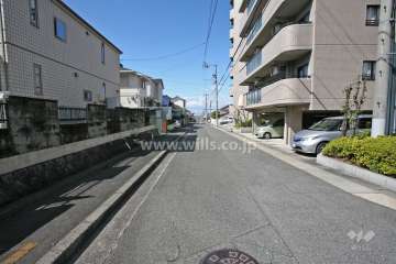 敷地南側の前面道路