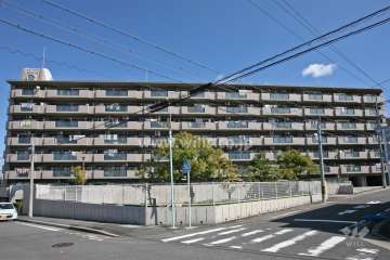 グローリアス緑区ほら貝の外観(西側から)