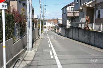 敷地東側の前面道路