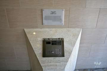 オートロックと案内板