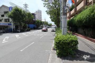敷地南側の前面道路