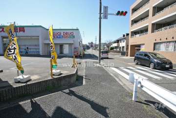 敷地南側の前面道路