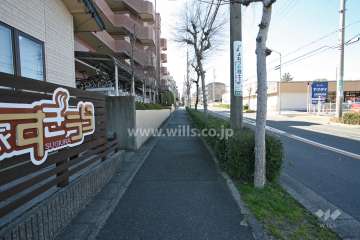敷地北側の前面道路（東側から）
