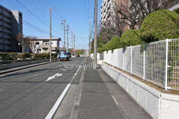 敷地南側の前面道路(東側から)